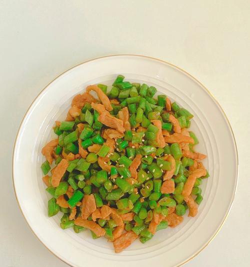 猪耳朵豆角丝炒肉怎么做？步骤和技巧有哪些？