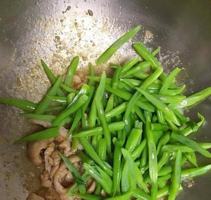 猪耳朵豆角炒肉丝的做法是什么？步骤详解如何做？