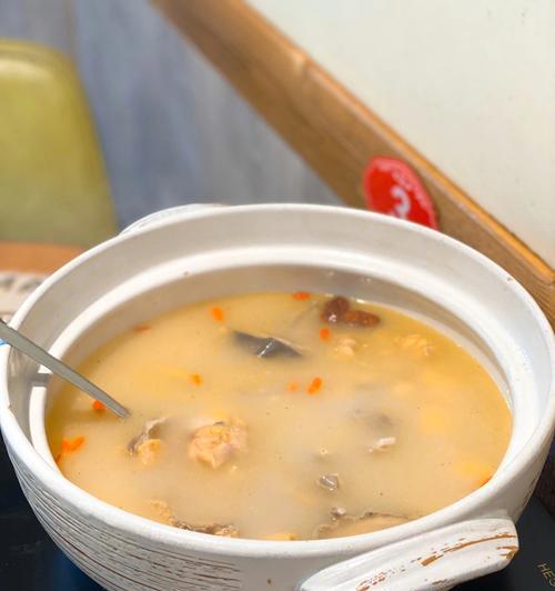 猪肚排骨煲鸡汤的做法是什么？如何做出鲜美的汤汁？