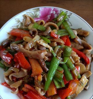 猪肚菇炒鸡片怎么做？详细步骤和技巧是什么？