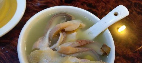 猪肚煲鸡的做法是什么？如何在家轻松制作？