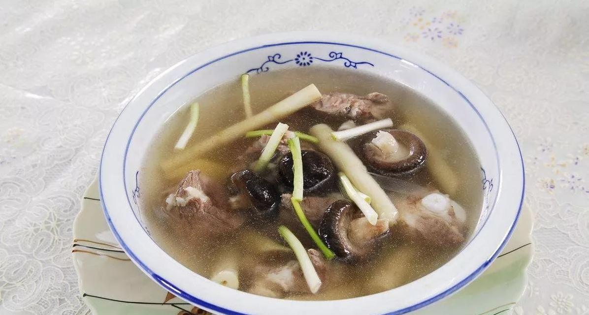 猪脆骨炖冬瓜汤的做法是什么？这道菜有哪些健康益处？