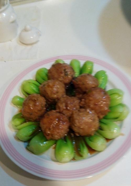 如何在家轻松制作美味的株肉狮子头？制作过程中需要注意哪些常见问题？