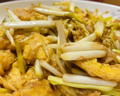 肘子肉炒蒜黄怎么做？步骤和技巧有哪些？