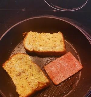 周末早餐快手烤土司的做法？如何快速制作美味早餐？