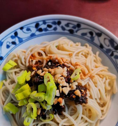 重庆小面微麻微辣版怎么做？详细步骤和技巧是什么？