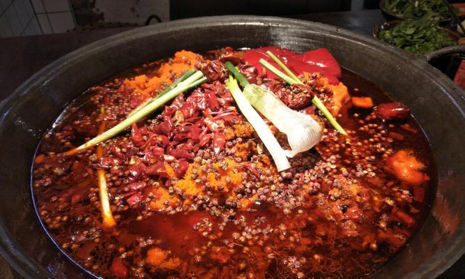 重庆火锅底料怎么做？在家也能做出地道重庆味吗？