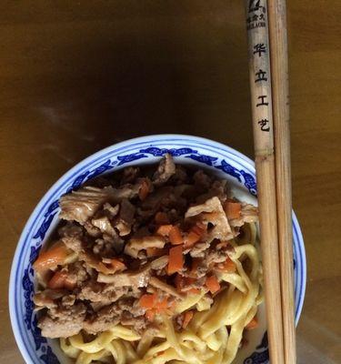 中式肉酱面怎么做？有哪些步骤和技巧？