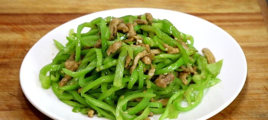 这个尖椒肉丝绝了的做法？如何在家轻松复制餐厅风味？