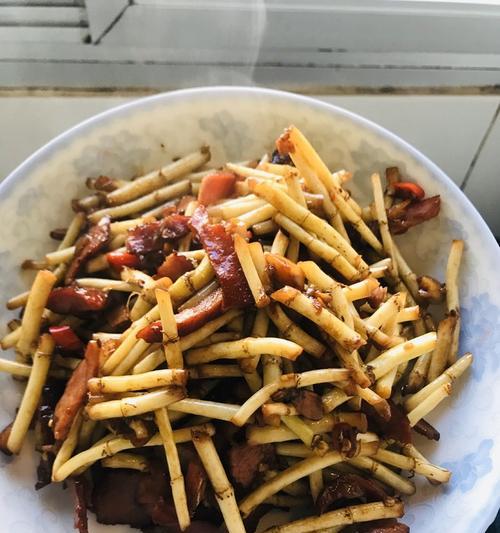 折耳根炒腊肉的做法是什么？如何炒出地道的四川风味？