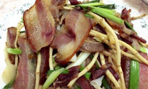 折耳根炒腊肉的做法是什么？如何炒出地道的四川风味？