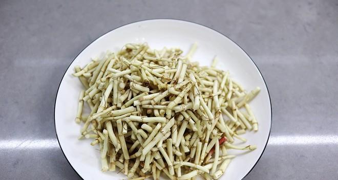 折耳根拌香菜怎么做？有哪些步骤和技巧？