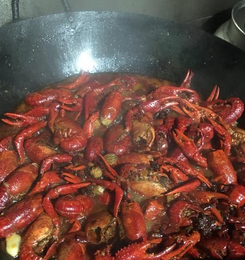 招牌油焖小龙虾的做法是什么？如何在家轻松制作？