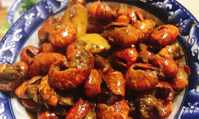 招牌油焖小龙虾的做法是什么？如何在家轻松制作？