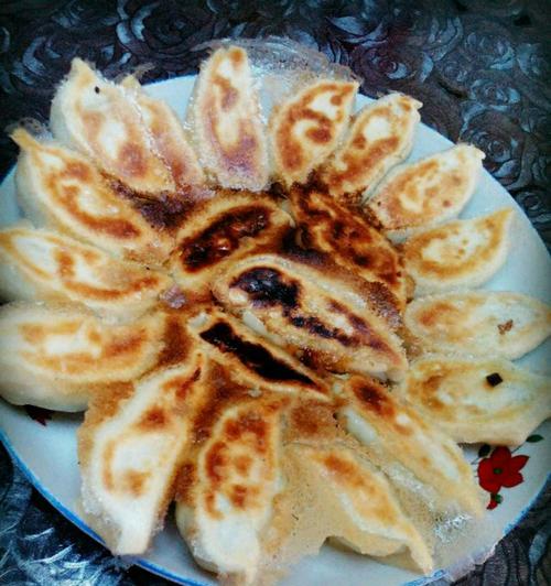 招牌煎饺教程粉丝回馈的做法？如何在家轻松制作？