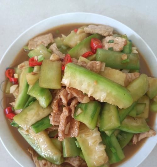 长丝瓜炒肉怎么做？步骤是什么？