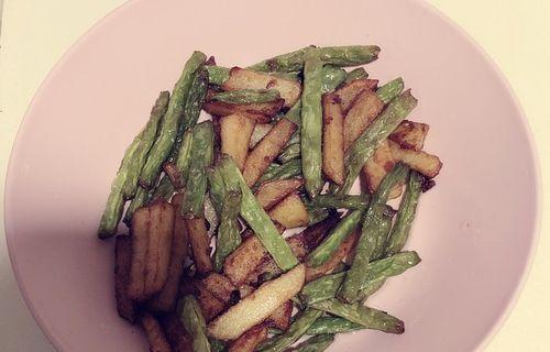 长豆角土豆焖玉米饭的做法是什么？步骤详细吗？