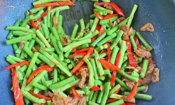 长豆角炒肉怎么做？步骤和技巧有哪些？