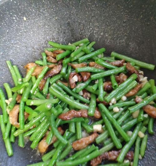 长豆角炒肉怎么做？步骤和技巧有哪些？