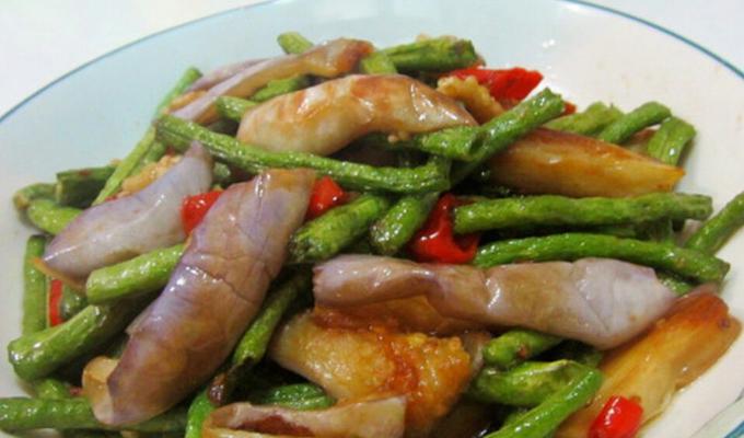 长豆角炒茄子怎么做？步骤和技巧有哪些？