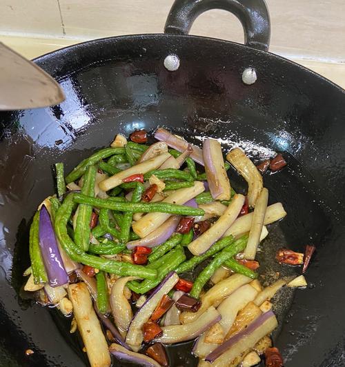 长豆角炒茄子怎么做？步骤和技巧有哪些？
