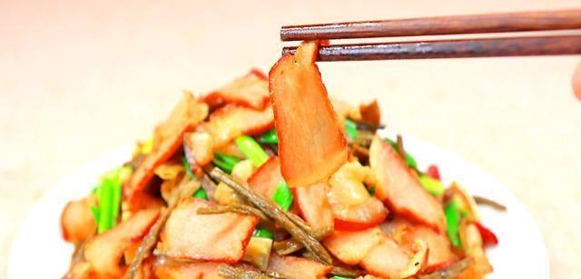 长豆角炒腊肉的做法是什么？如何炒出美味的长豆角炒腊肉？