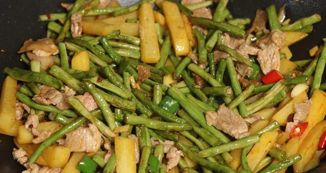 长豆炒肉的做法是什么？如何炒出鲜嫩可口的长豆炒肉？