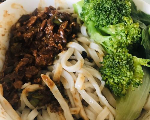 长安炸酱怎么做？有哪些制作技巧和常见问题解答？