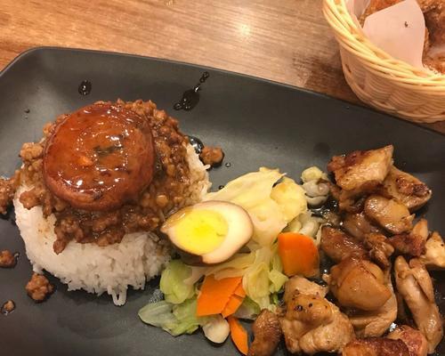 章鱼炒饭的做法是什么？如何在家轻松制作美味的章鱼炒饭？