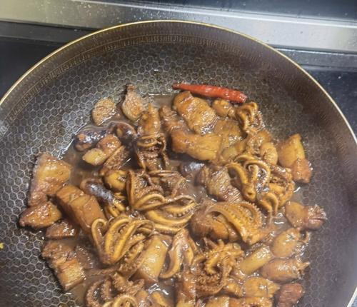 章鱼煲五花肉怎么做？步骤和技巧有哪些？