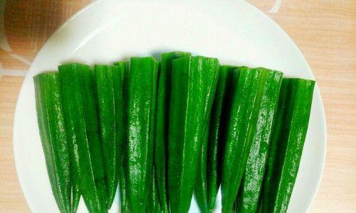 蘸汁黄秋葵怎么做？有哪些简单易学的步骤？