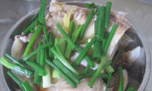 榨菜蒸鱼腩怎么做？步骤和技巧有哪些？