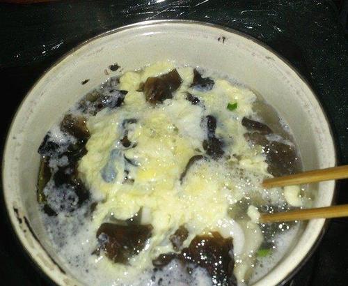 榨菜油豆腐蛋汤怎么做？步骤和技巧有哪些？