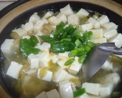 榨菜鸭翅汤怎么做？有哪些步骤和技巧？
