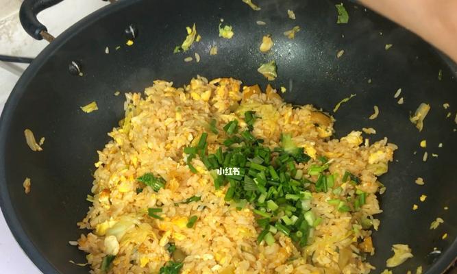 榨菜丝炒米饭的做法是什么？如何炒出美味的榨菜丝米饭？