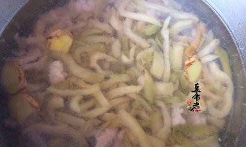 榨菜肉丝米粉汤怎么做？步骤和技巧有哪些？