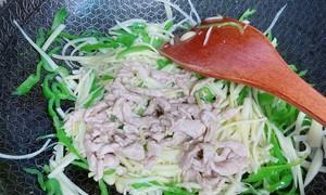 榨菜肉丝焖米怎么做？步骤和技巧有哪些？