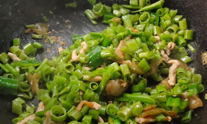 榨菜肉丝炒高粱米饭怎么做？步骤和技巧有哪些？