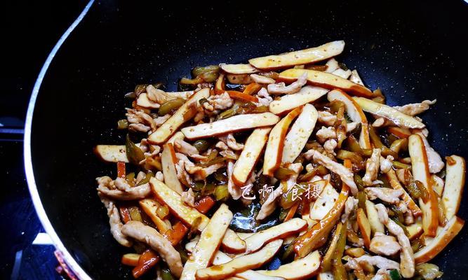 榨菜肉丝炒高粱米饭怎么做？步骤和技巧有哪些？