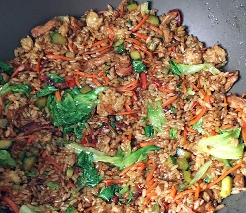 榨菜肉丝炒饭的做法是什么？如何在家轻松制作？