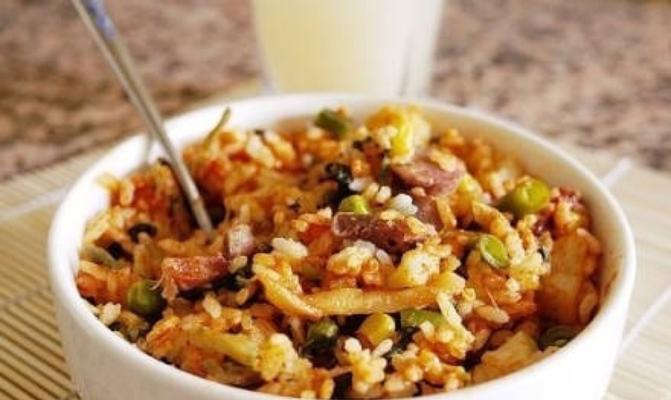榨菜肉丝炒饭的做法是什么？如何在家轻松制作？