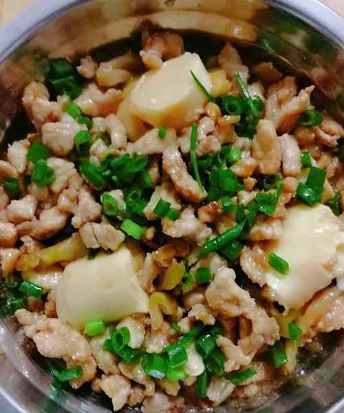 榨菜肉末蒸豆腐怎么做？步骤和技巧有哪些？