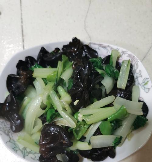 榨菜木耳青菜汤怎么做？有哪些健康益处？
