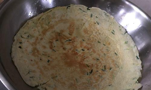 榨菜木耳鸡蛋饼的做法是什么？如何快速制作美味早餐？