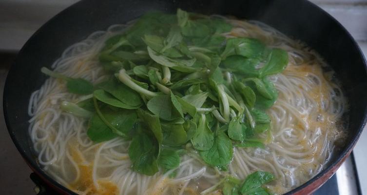 榨菜鸡蛋懒人面怎么做？步骤简单易学吗？