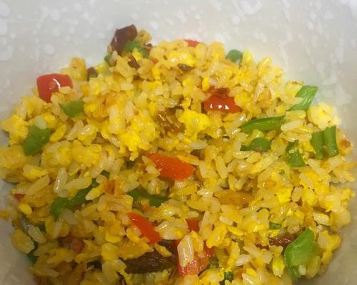 榨菜火腿肠蛋炒饭怎么做？步骤和技巧是什么？