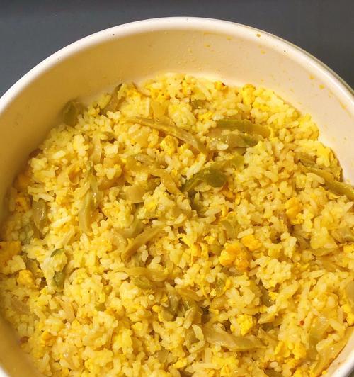 榨菜蛋炒饭的做法是什么？如何在家轻松制作美味的榨菜蛋炒饭？