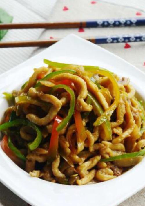 榨菜炒肉丝的做法是什么？如何炒出鲜嫩多汁的肉丝？