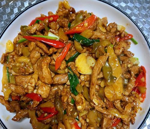 榨菜炒肉片的做法是什么？如何快速学会这道家常菜？