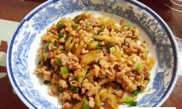 榨菜炒鸡丝的做法是什么？如何快速学会这道家常菜？